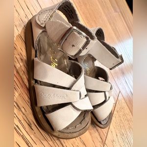 SALTWATER sandals- color WHITE- with silver buckles- size 4c•WALKER/TODDLER-